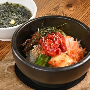 石焼ピビンバ/牛肉とナムルの玉子とじ丼