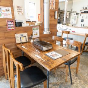 Two table seats for 4 people! If you are using in a group, you can enter the store if you can use the table together ♪