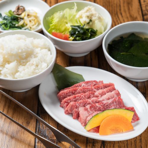 輕微耐嚼和鮮味豐富的部分◎中秋肋骨烤肉午餐980日元〜◆
