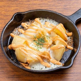 Potatoes, cod roe and cheese