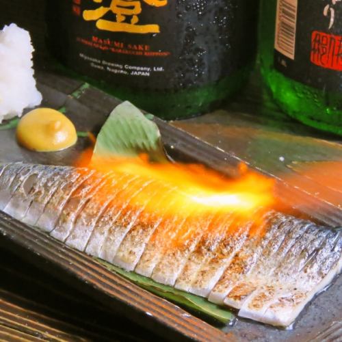 We prepare delicious food right in front of our customers! [Roasted mackerel]