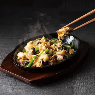 Stir-fried whelk with garlic and salt on a hot plate