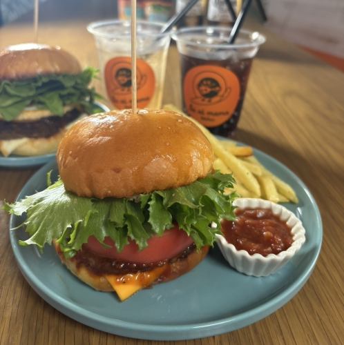 テリヤキバーガー/サルサバーガー(ドリンク付き)