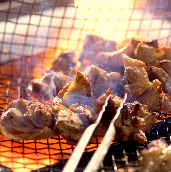 名物！親鶏もも炭火焼き980円