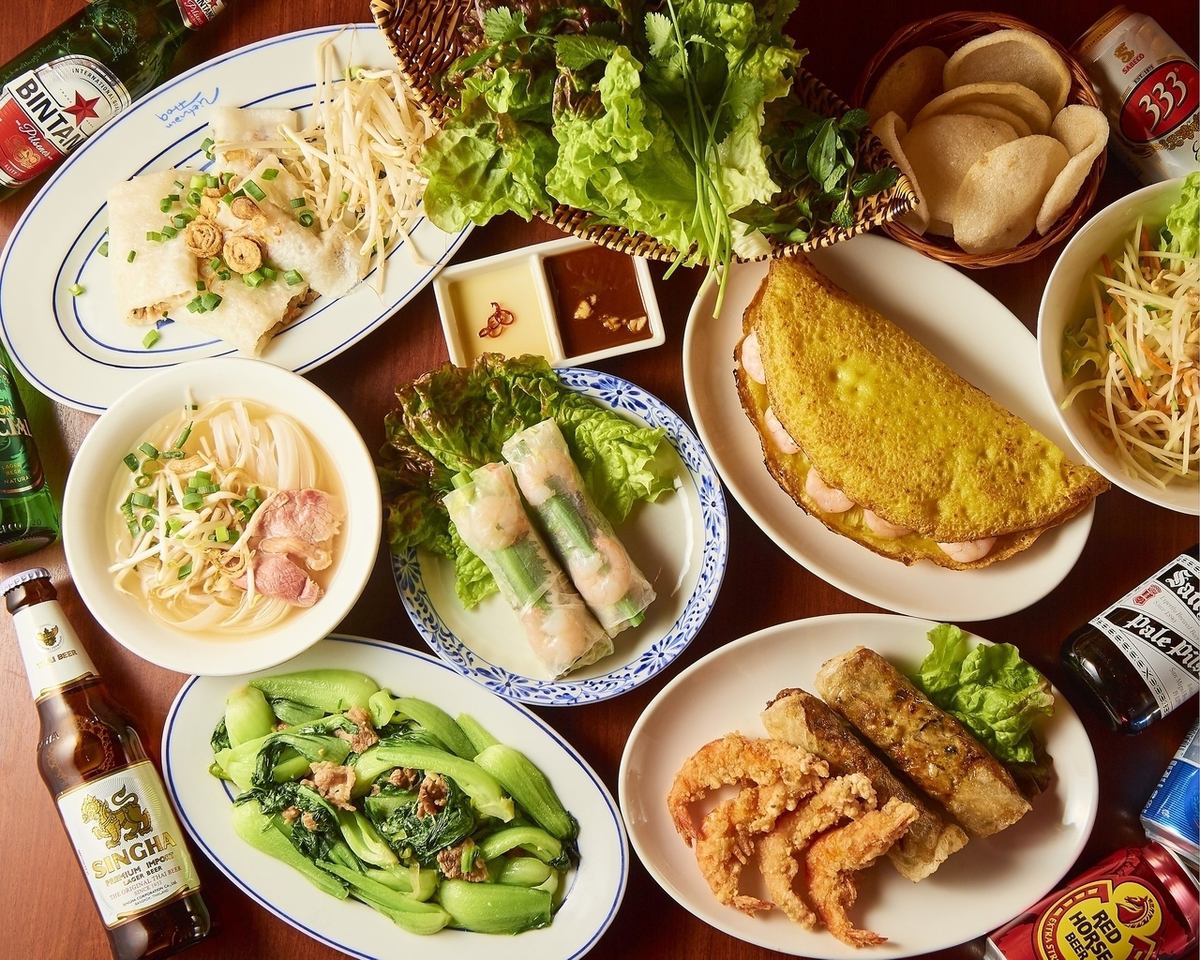 An authentic Asian bar where you can enjoy dishes from countries such as Indonesia, Thailand, and Vietnam.
