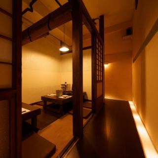 The horigotatsu private room can accommodate 3 to 10 people.