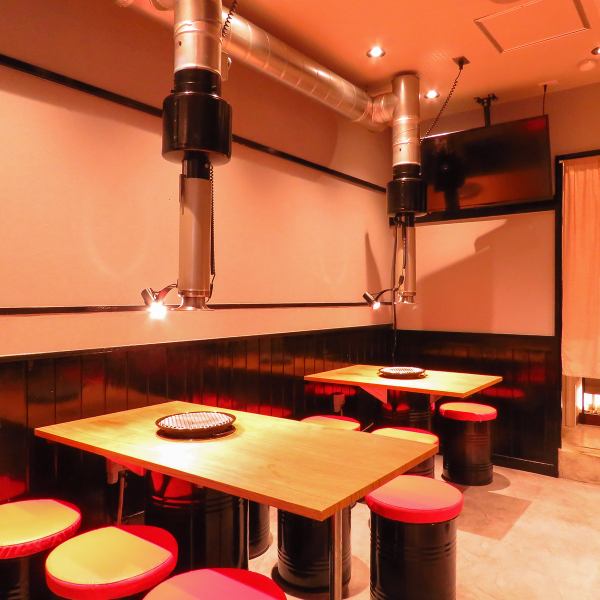 開放感あふれる広い店内で、仲間や家族と笑顔がこぼれる心地よい時間を