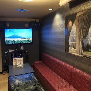 We have prepared a private room for up to 8 people.It's also perfect for a quick karaoke after school or after work! There is also a wide variety of meal menus, so why don't you enjoy karaoke while you're having a meal?