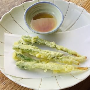 Wild garlic tempura