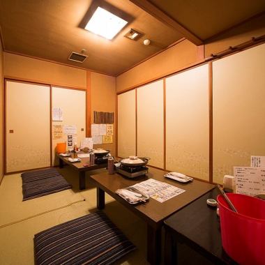 榻榻米房間最多可容納10人的完全私人房間，或2至4人的私人房間。
