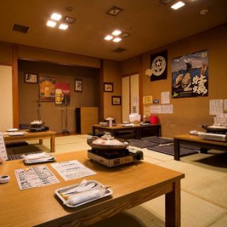 お座敷席、ゆったりとお寛ぎ頂けます、飲み会、宴会、女子会、ご家族、ごか観光、あらゆるシーンでお使い頂けます。一つの空間として最大20名様の宴会用個室としてご利用頂けます。