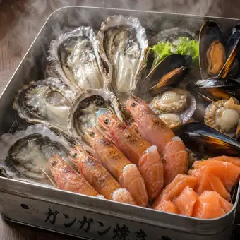 海鮮ガンガン焼き、特大ホッケの原始焼き、牛トロなど7品、生ビール、道産酒、120分飲放付4000円