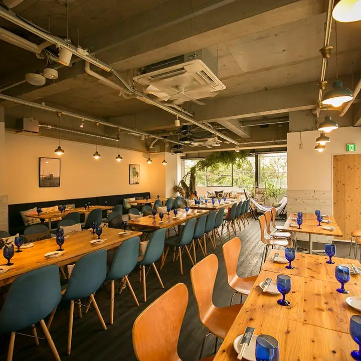 We offer a high-quality space reminiscent of the West Coast, creating a stylish atmosphere.