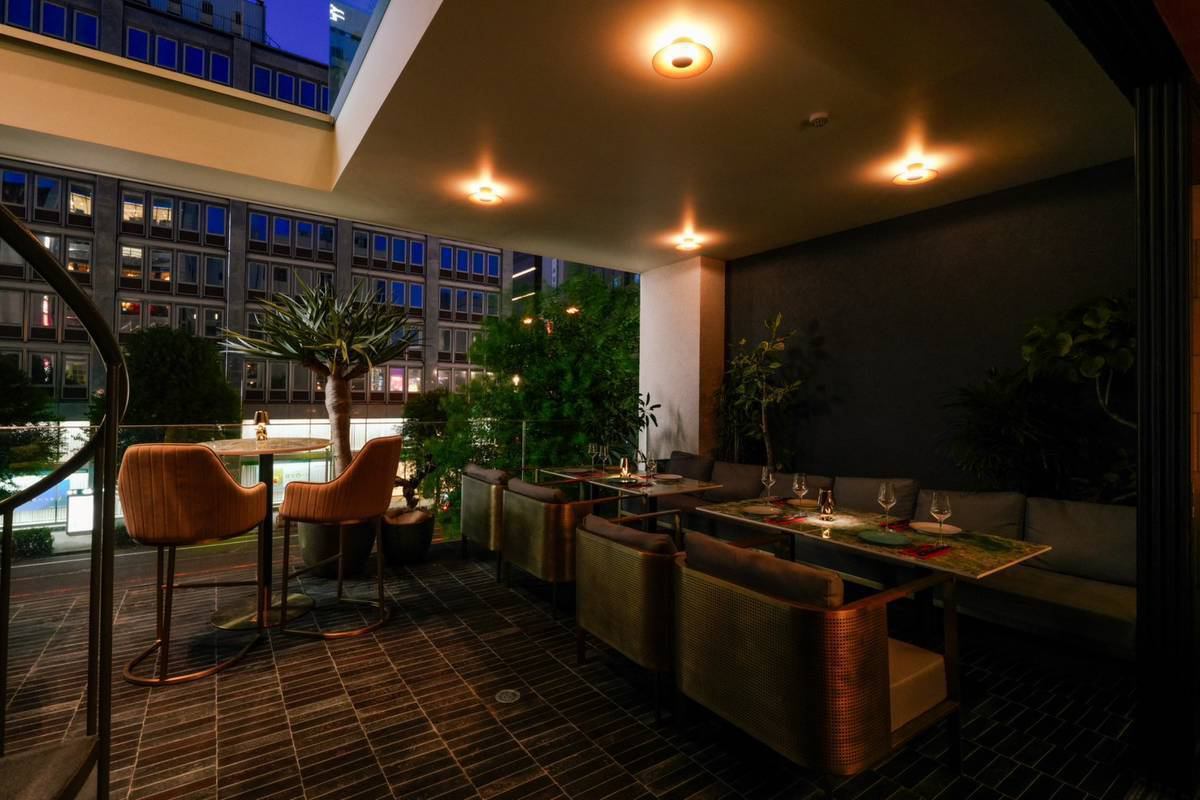 栄駅から徒歩5分。開放的な空間で素敵な夜を♪最大収容人数60人。