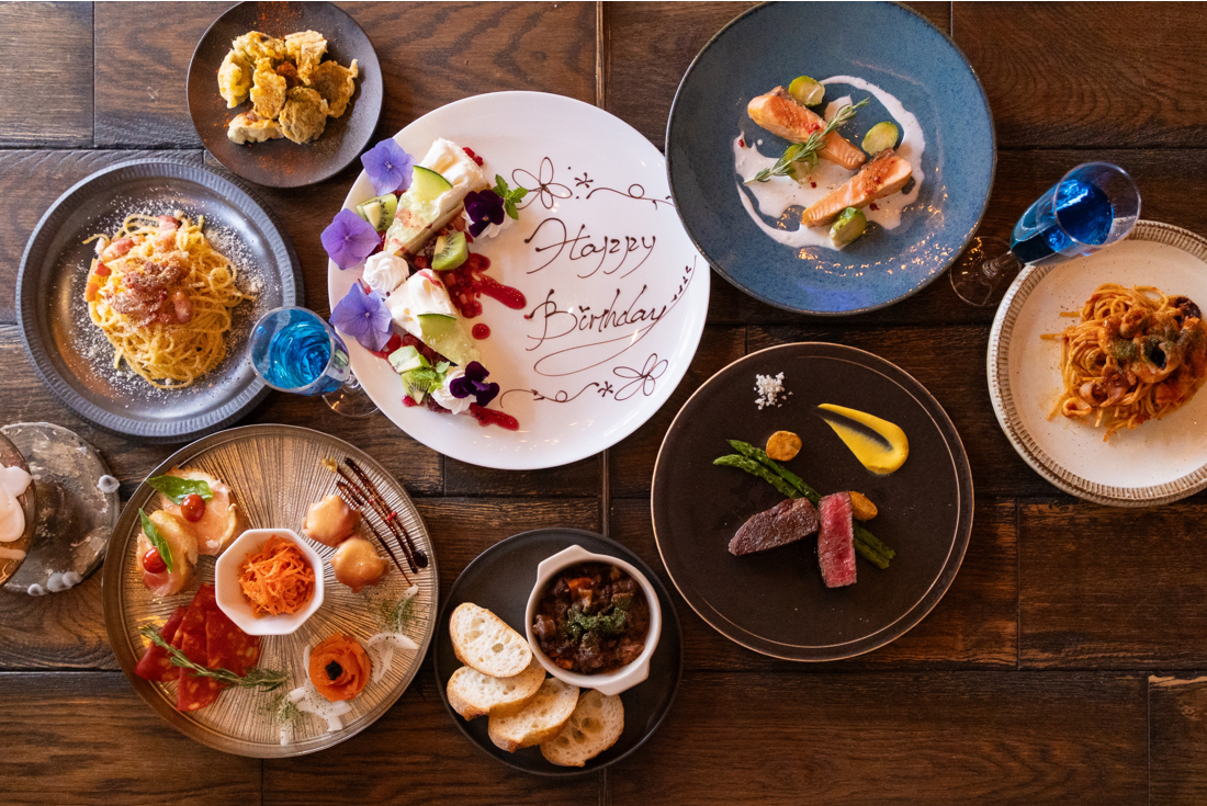 栄駅から徒歩5分。開放的な空間で本格ステーキを楽しめる♪