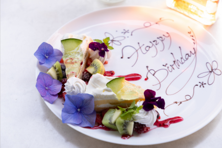 Anniversaryコース A5ステーキ,メッセージプレート全8品 6,000円 +2000円で2H飲み放題