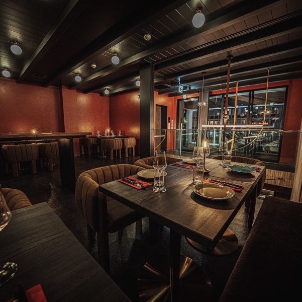 16~80名様まで貸切可能。【日常を忘れ、特別な時間を。】こだわりのインテリアが織りなす、洗練された空間。落ち着いた雰囲気の中で、大切な人と、記憶に残るひとときをお過ごしください。