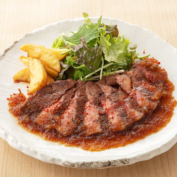 ◆Our specialty steak◆Please enjoy our [Specially selected beef top steak with grated onion and apple sauce]