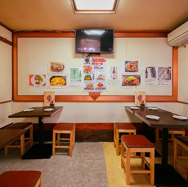 【おつまみと共に贅沢な時間を】忙しい日々に疲れたあなたにぴったりのお店があります！１人でも気軽に立ち寄れる雰囲気で、仕事帰りにほっと一息つけます。お酒に合うおつまみの種類も豊富で、♪自分へのご褒美タイムに最適です。贅沢な時間を過ごしたい方に◎オススメの場所です！