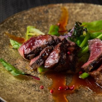 Premium Course: 8 dishes with carefully selected seasonal ingredients for a luxurious experience (10,000 yen)