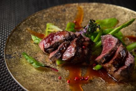 Premium Course: 8 dishes with carefully selected seasonal ingredients for a luxurious experience (10,000 yen)