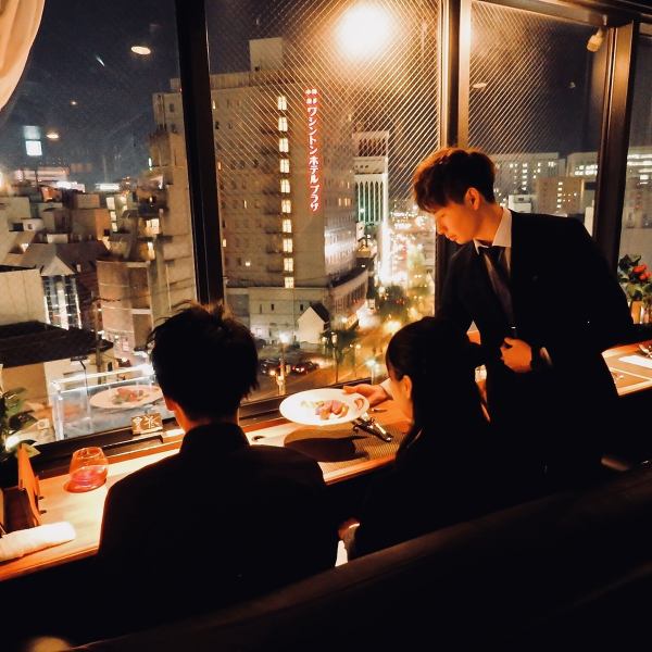 《For dates, anniversaries, birthdays》 All seats offer a panoramic view of the night view of Hakata, making your dinner time even more spectacular.El Escondite offers you the best time with its cuisine and space.