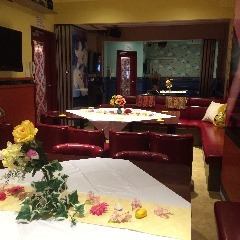 Luxurious sofa room private banquet course for 5,000 yen! Can also be rented exclusively for up to 60 people.Of course, we also have many plans that include all-you-can-drink.This luxurious sofa room with a large monitor and karaoke can be used for reunions and various parties.