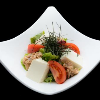 Japanese-style salad of tofu and tuna
