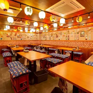 昭和の大衆酒場を現代風にアレンジした、古すぎないちょっとオシャレな空間で是非わいわい楽しくお過ごしください♪