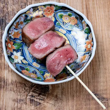 旬コース■鶏むね肉の刺身風・牛タンレア串など全10品＋生ビール含む120分飲み放題付3999円