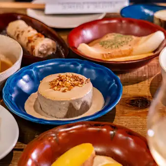 【一番人気】季節のおまかせ、選べる肉料理等全6品+フリーフロー(店内のお酒すべて飲み放題)