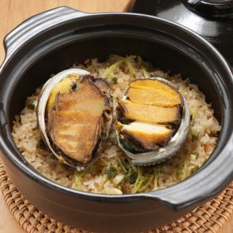 アワビ土鍋飯定食（味噌漬け焼魚、味噌汁、お新香、ご飯１合）