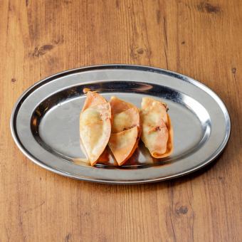 揚げギョーザ(3個)