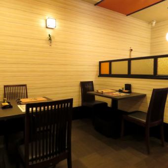 [1st floor] Table seats for 4 and 6 people are available.Each seat has a spacious space and can be used to suit your needs.You can also use them in combination as needed.The flexible table arrangement allows you to enjoy a relaxing space for large gatherings or small groups.