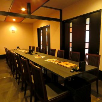 [2nd floor] A private room perfect for entertaining or meeting people.The second floor of the store provides the perfect atmosphere for special occasions such as entertainment and meetings.◎You can have important business negotiations and meetings while enjoying food and drinks.☆For entertainment and meetings. We also offer special course meals to suit your taste.