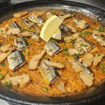 秋刀魚と松茸のパエリア