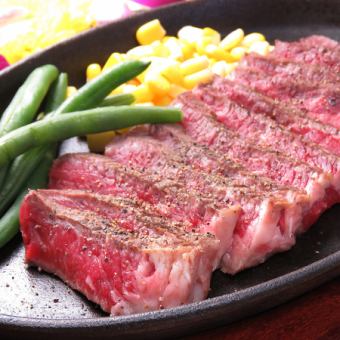 引以为豪的烤牛肉和牛排的“标准套餐”（附2小时无限畅饮，共7道菜品，3,850日元）