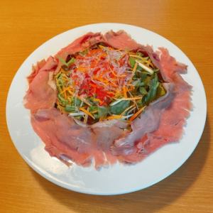 Roast beef salad with Caesar dressing (regular size, serves 3-4)