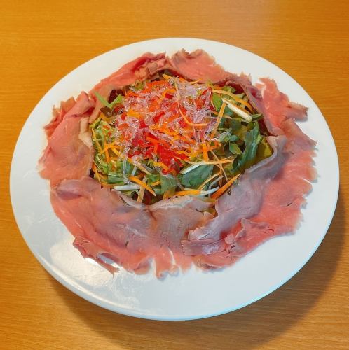 Roast beef salad with Caesar dressing (regular size, serves 3-4)