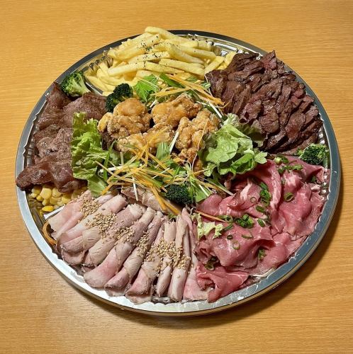Meat bar party plate serves approximately 3-4 people.Reservations made the day before are 5,500 yen.If you order on the day, the regular price is 6,600 yen.