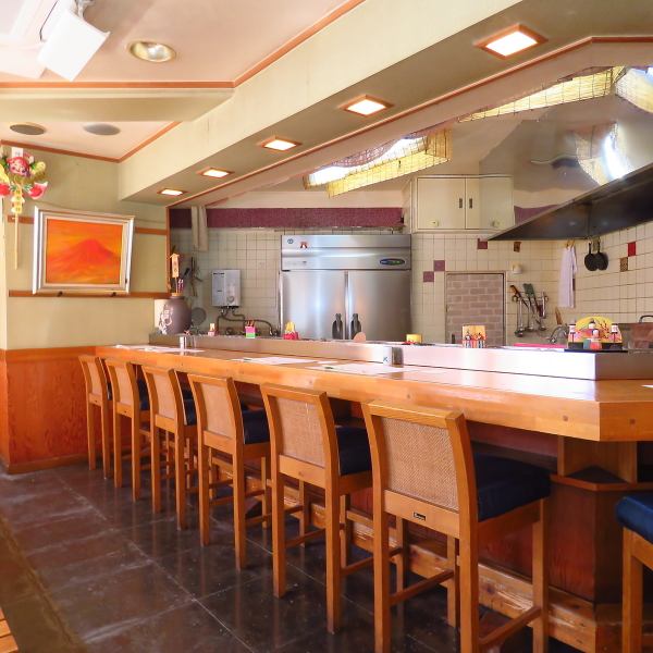 [Feel free to sit at the counter in the open kitchen!] Counter seats are available for 1 person or more! Reservations can be made for up to 8 people.You can also see the owner's cooking process!