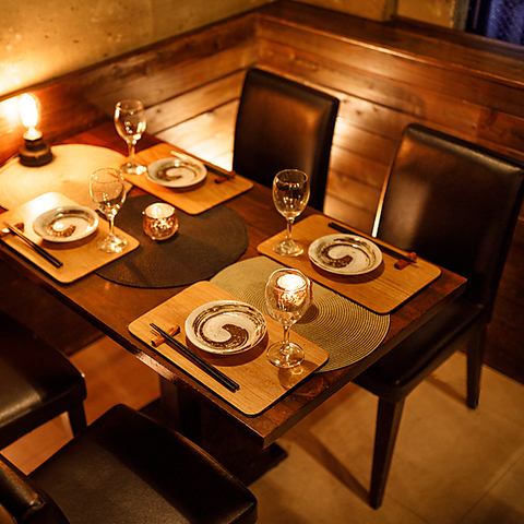 The hideaway-like private rooms are perfect for dates! Enjoy a special time with your loved one.