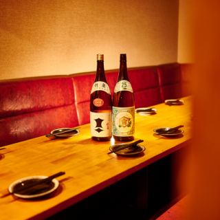 Our Japanese-style private rooms are relaxing spaces filled with a Japanese atmosphere.There is a low table on the tatami floor and a sunken kotatsu table at your feet.Enjoy special time with family and friends in a quiet and relaxing atmosphere.We are proud of our private rooms where you can relax without worrying about others around you.