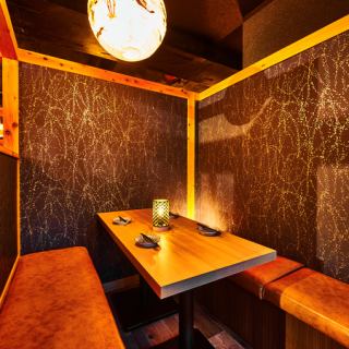 You can relax and enjoy your meal on the soft sofa seats.The comfortable seating is appealing and perfect for long stays.It's perfect for a date, a girls' night out, or a meal with friends.Enjoy a luxurious moment in a calm atmosphere.The cozy atmosphere and delicious food will create a blissful time for you.