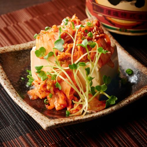 Cold tofu and kimchi