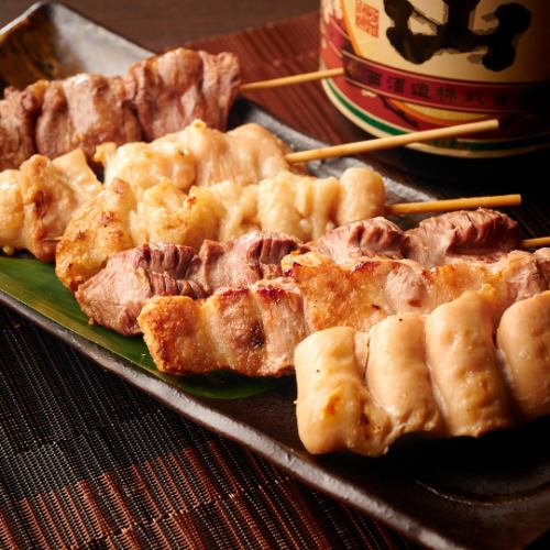 Please enjoy our proud yakitori with our secret sauce and fragrant charcoal grilling.
