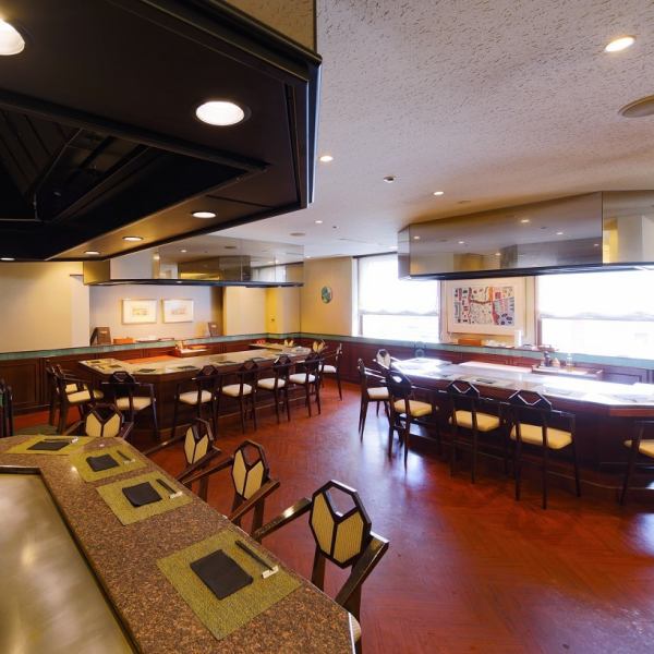 Enjoy high-quality hospitality with the hospitality of Teppanyaki Naniwa.The calm atmosphere of the restaurant consists of table seats and counter seats.We guarantee that you will be satisfied with the finest materials and hospitality unique to a hotel.