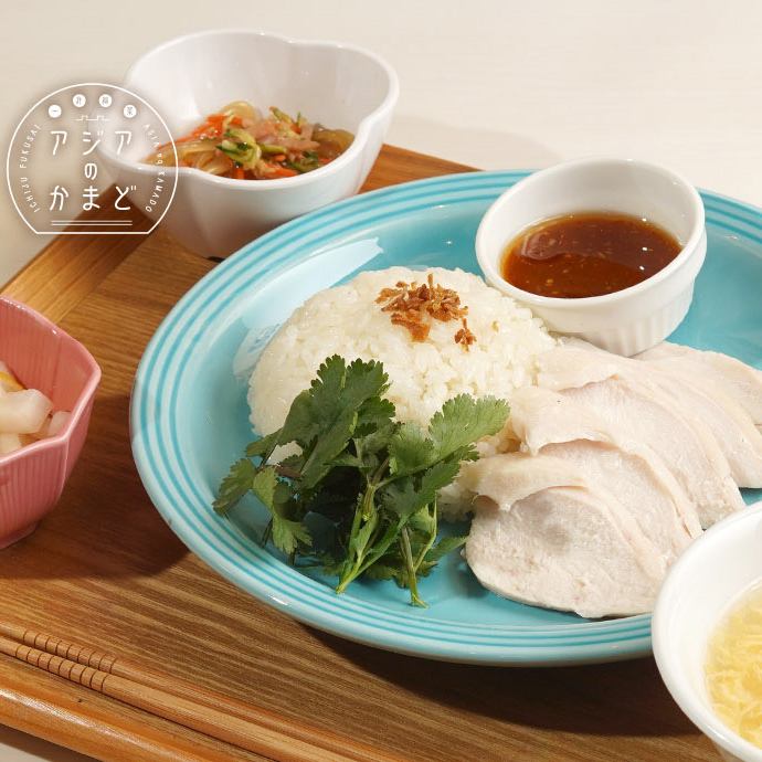 You can casually enjoy typical Asian rice in a set meal style.