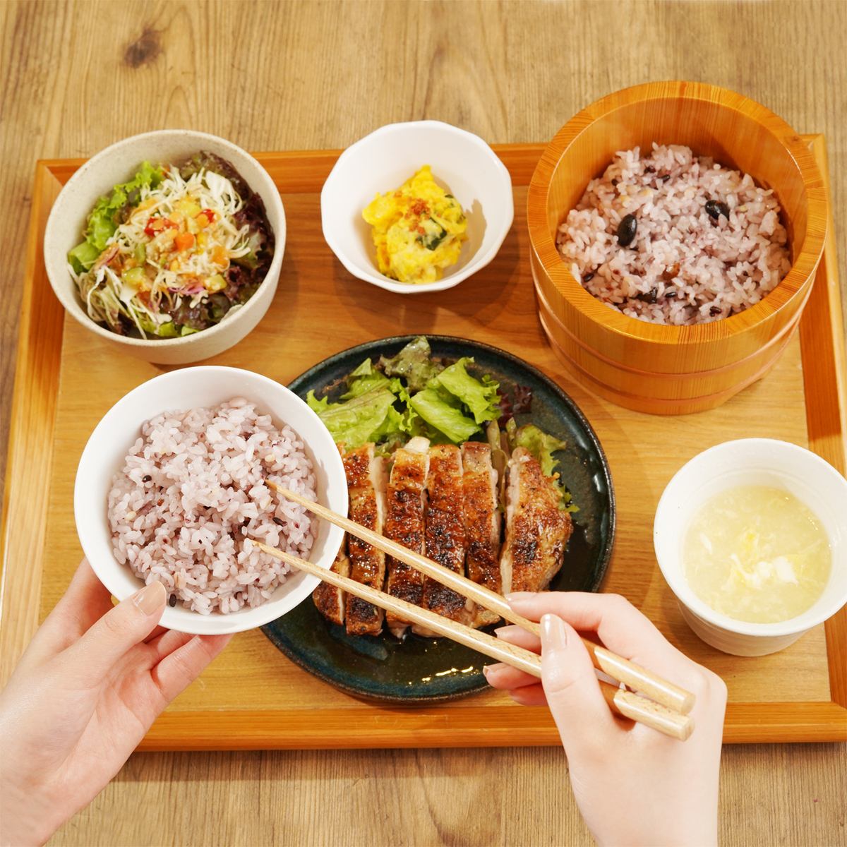 You can casually enjoy typical Asian rice in a set meal style!