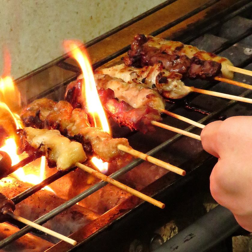 姫路駅徒歩5分、低価格で絶品焼き鳥を愉しめる焼き鳥店。半個室も完備